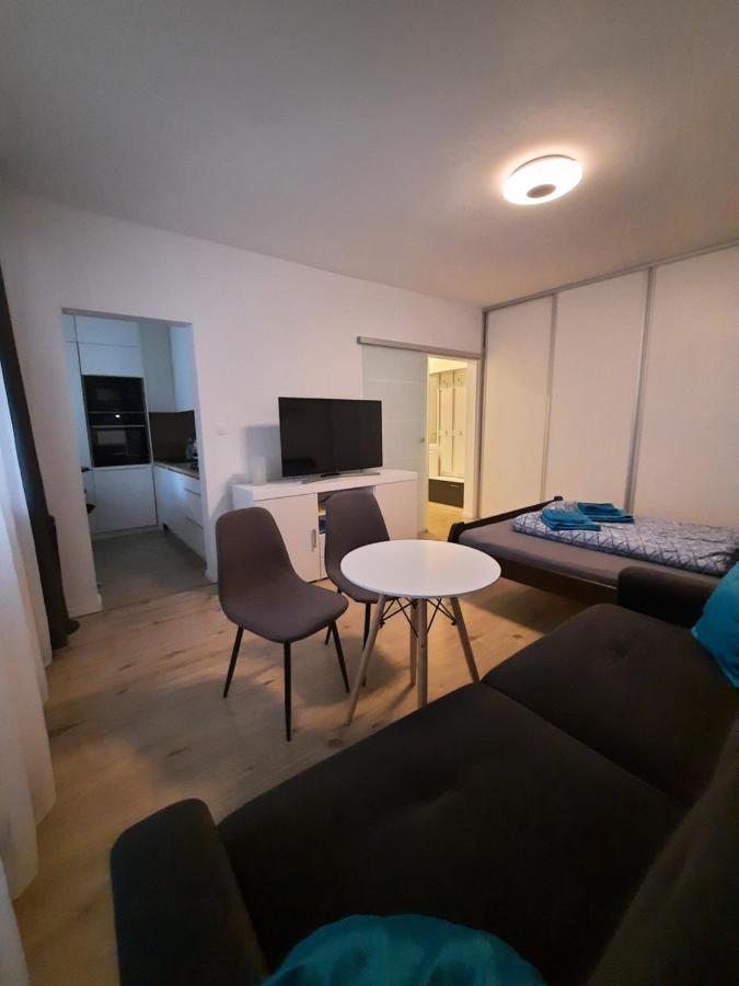 Apartment Klimka With Balcony, Free Wifi And Free Parking บราติสลาวา ภายนอก รูปภาพ